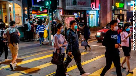 Hong Kong sembrava controllare il coronavirus, quindi abbandonò la guardia
