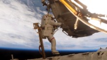 Scott Parazynski, che ha camminato sette volte nello spazio, ha contribuito a costruire la stazione spaziale nel 2007.