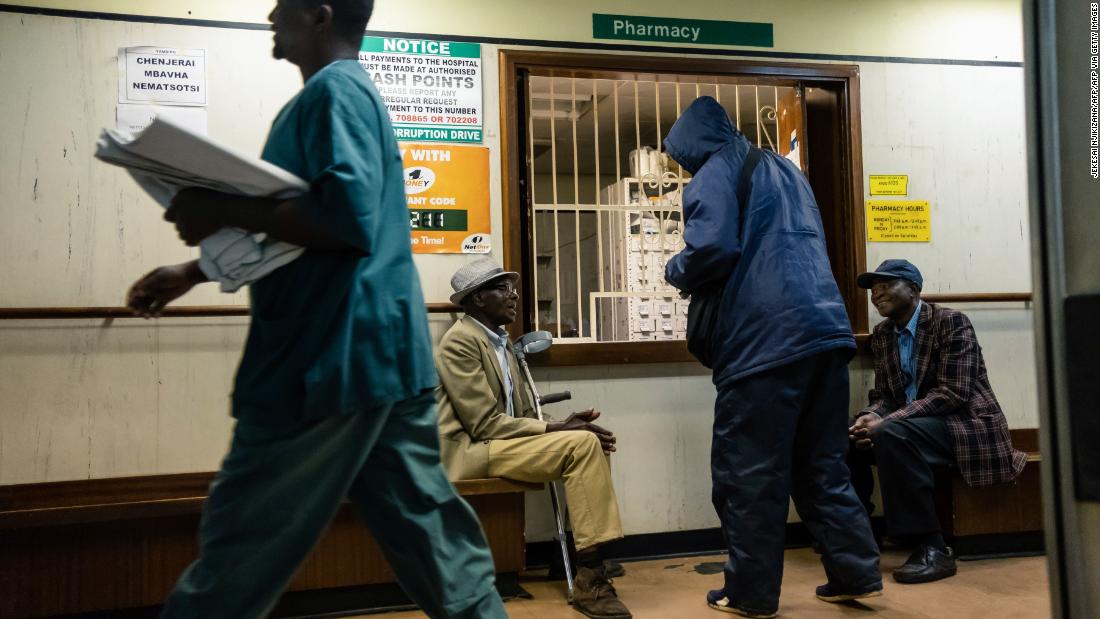 Zimbabwe: i medici e gli infermieri abbassano gli strumenti dopo la mancanza di equipaggiamento per la protezione del coronavirus