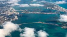 Una vista del centro di Miami e South Beach da un aereo mostra lo sviluppo del lungomare del passato.