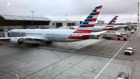 American Airlines sospende due rotte verso la Cina mentre il coronavirus si diffonde