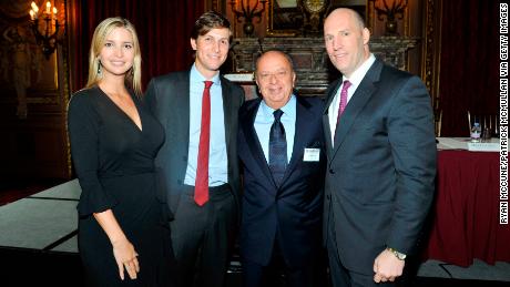 Ivanka Trump, Jared Kushner, Stanley Chera e Rob Stuckey partecipano al New York Observer e accoglie i maestri immobiliari al Metropolitan Club il 21 settembre 2011 a New York. 