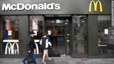 McDonald's e Nando hanno chiuso tutti i loro ristoranti britannici, anche per toglierli 
