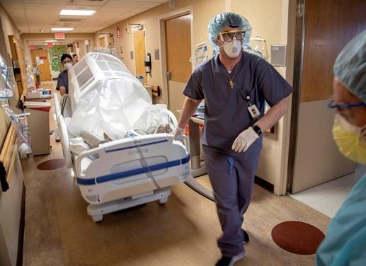 La missione del fotografo dell'ospedale Jeff Rhode di mostrare le prime linee della battaglia contro COVID-19 - CBS New York