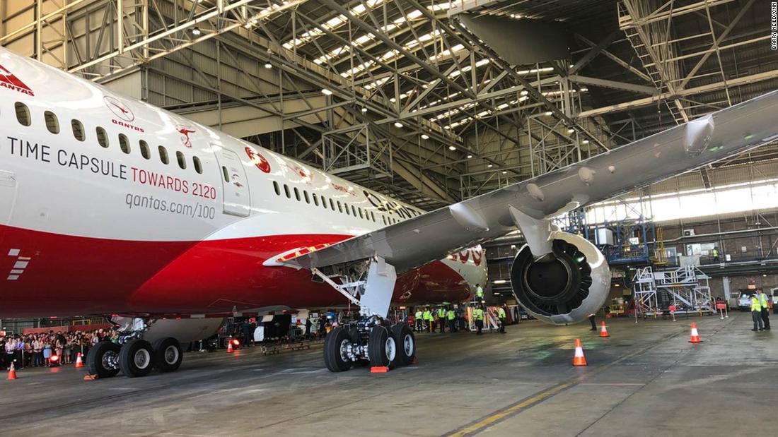 Come la compagnia aerea australiana Qantas si prende cura dei suoi aerei a terra nel mezzo di Covid-19