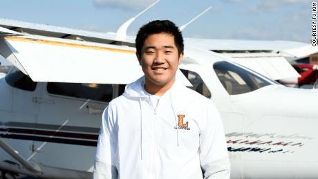 Il pilota studentesco di 16 anni trasporta forniture mediche negli ospedali rurali durante la pandemia