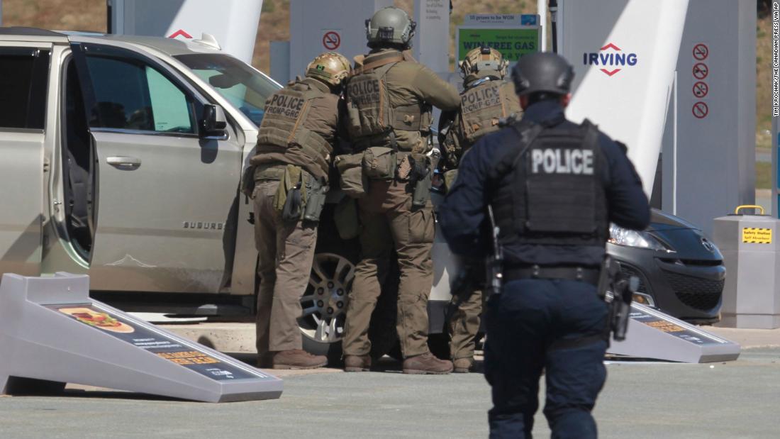 La polizia canadese non ha emesso un avviso pubblico tempestivo riguardante uno sparatutto in Nuova Scozia