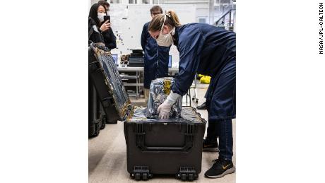 Gli ingegneri della NASA hanno spedito il prototipo di ventilatore per i pazienti con coronavirus alla Icahn School of Medicine sul Monte Sinai a New York.