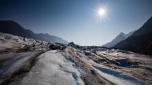 Il sole splende sul ghiacciaio Spencer vicino ad Anchorage, in Alaska.