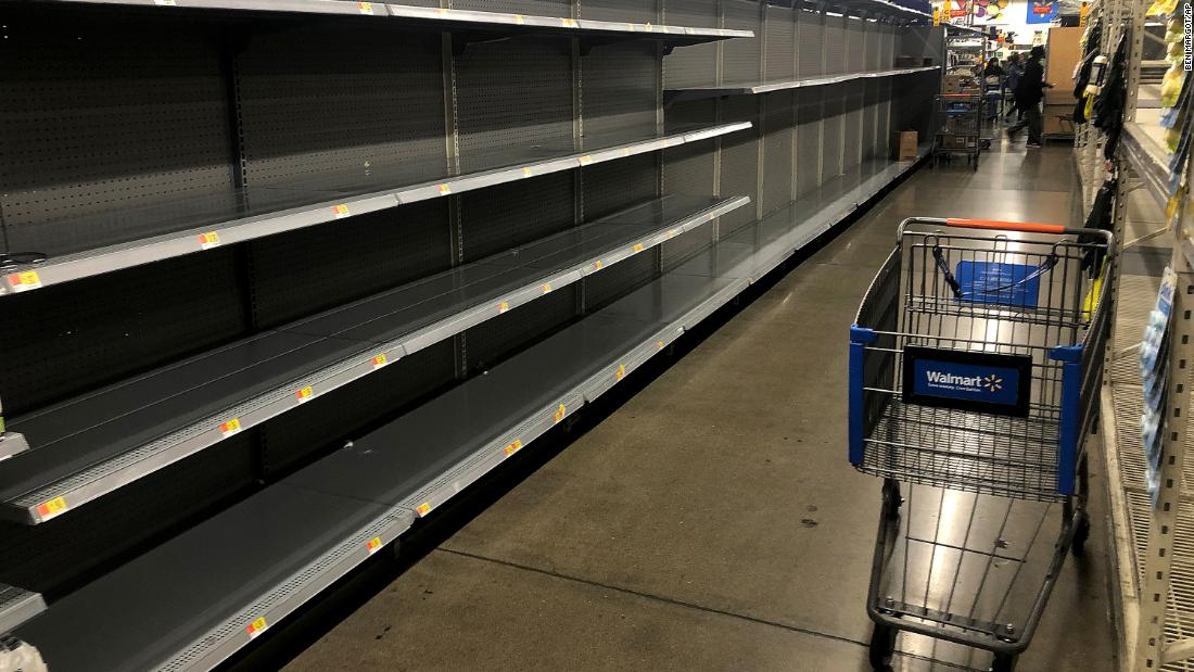 Il negozio Colorado Walmart si chiude dopo la morte del coronavirus