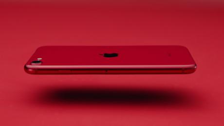 Il nuovo iPhone SE in rosso