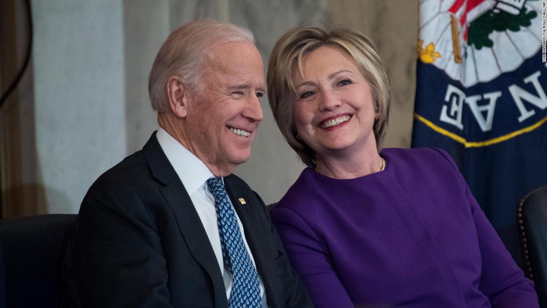 Hillary Clinton sostiene Joe Biden