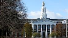 Harvard riaprirà questo autunno, sebbene l'apprendimento a distanza possa continuare, afferma Provost