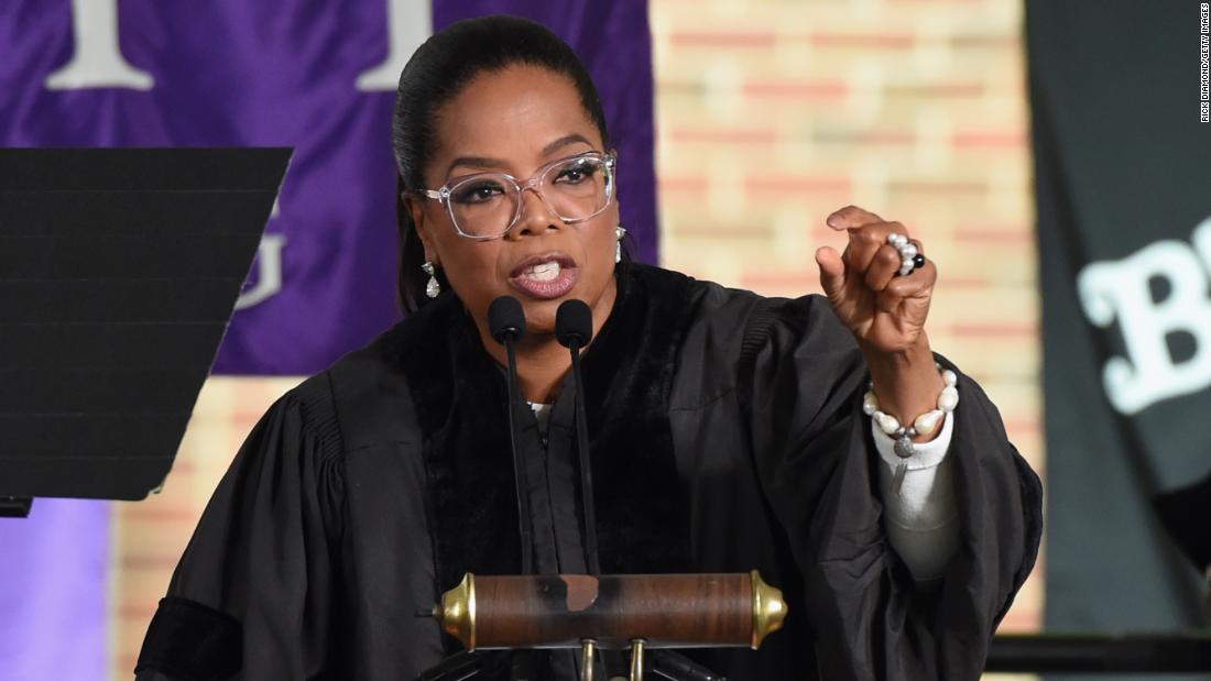 Facebook ospita una laurea virtuale con Oprah come oratore principale