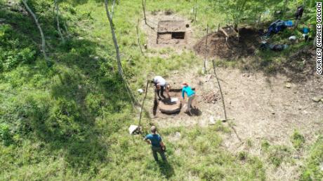 I consigli di un venditore di cibo di strada hanno portato gli archeologi a trovare un'antica capitale Maya nel cortile di un allevatore di bestiame