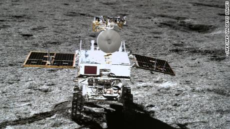La missione spaziale cinese rivela come appare ai margini della luna