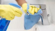 Come pulire il tuo bagno per proteggerti dal coronavirus