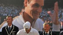La gioia della vittoria e l'agonia della sconfitta nella finale maschile di Wimbledon 2009 sono riassunte in questa foto. Roger Federer ha sconfitto Andy Roddick in cinque set. 