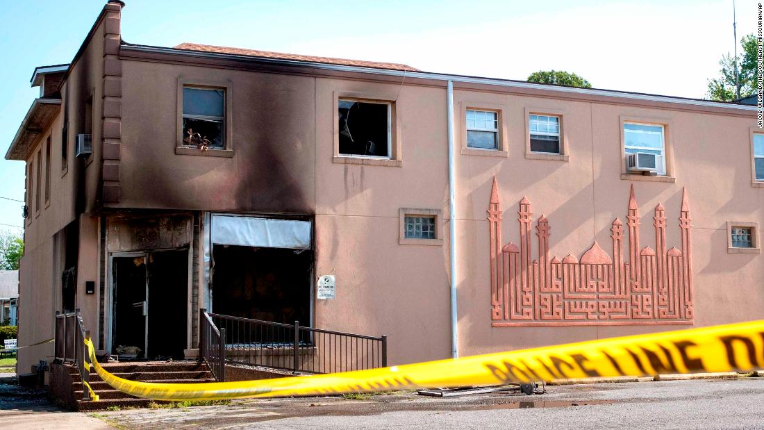L'uomo del Missouri affronta un incendio doloso federale dopo che il fuoco ha distrutto il centro islamico