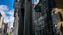 Un negozio J.Crew sulla 5th Avenue a New York. Lunedì il rivenditore ha annunciato di aver presentato domanda di protezione fallimentare.