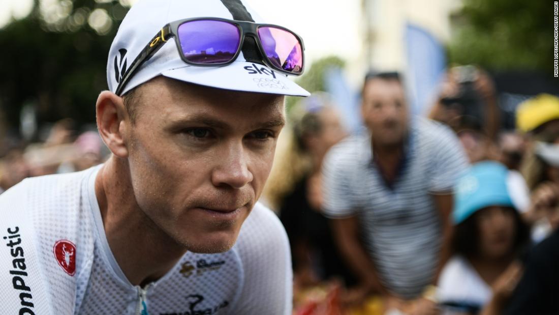 Il campione quadruplo del Tour de France Chris Froome teme la folla durante la gara di quest'anno