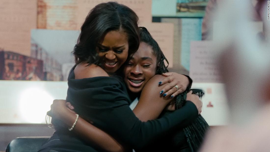 Recensione di `` diventare '': Michelle Obama condivide la sua ricerca di equilibrio sotto i riflettori dei media