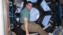 L'ultima visita dell'astronauta della NASA Robert Behnken alla Stazione Spaziale Internazionale risale al 2010. È arrivato sulla navetta spaziale Endeavour.