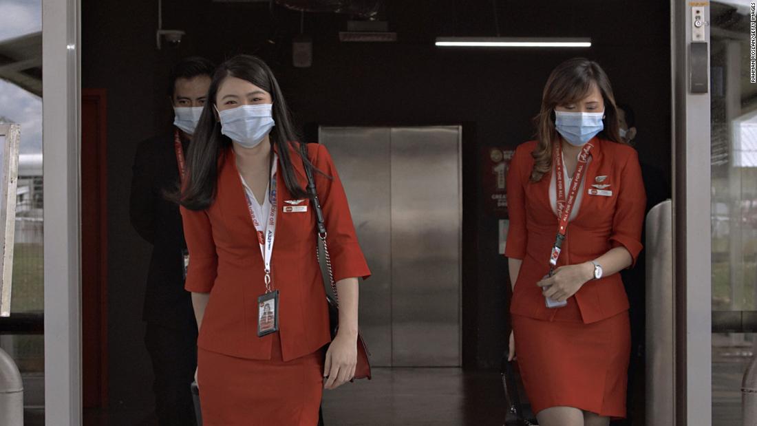 IATA supporta maschere per il viso ma non chiusure intermedie dei sedili per i viaggi aerei post-coronavirus