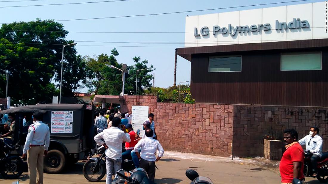 La perdita di gas nell'impianto chimico indiano lascia almeno cinque morti e 150 ricoverati in ospedale