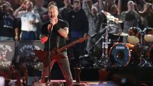 James Hetfield dei Metallica si esibisce sul palco durante 