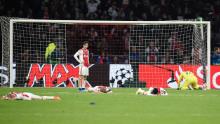 I giocatori dell'Ajax sono scoraggiati dopo aver perso la semifinale di UEFA Champions League contro il Tottenham l'8 maggio 2019.