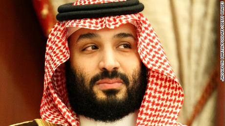 Il principe ereditario saudita Mohammed bin Salman è raffigurato durante un incontro con il Segretario di Stato degli Stati Uniti.