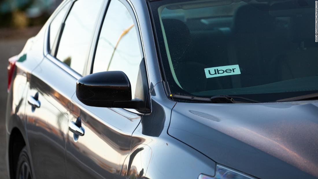 Maschere e selfie obbligatori per i conducenti: come le corse Uber stanno per cambiare
