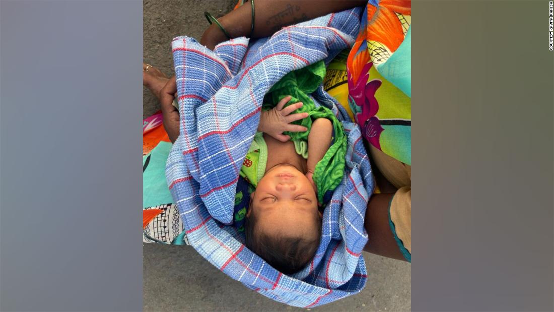 La donna partorisce, quindi percorre 160 km con un neonato