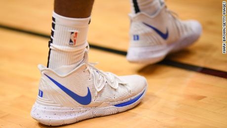 La Nike e altre aziende produttrici di sneaker potrebbero sentire il destino della polemica cinese sulla NBA
