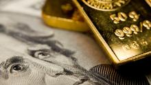 L'oro ai massimi di sette anni e i rendimenti obbligazionari stanno toccando minimi record mentre la paura prende piede a Wall Street