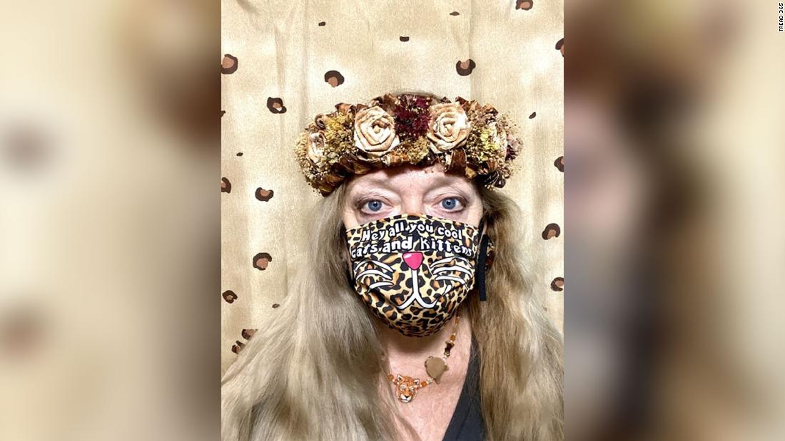 Carole Baskin di "Tiger King" vende maschere con stampa leopardata