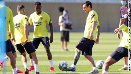 Lionel Messi e i suoi compagni di squadra Barceloa stanno partecipando a una sessione di allenamento presso Ciutat Esportiva Joan Gamper all'inizio di questa settimana.