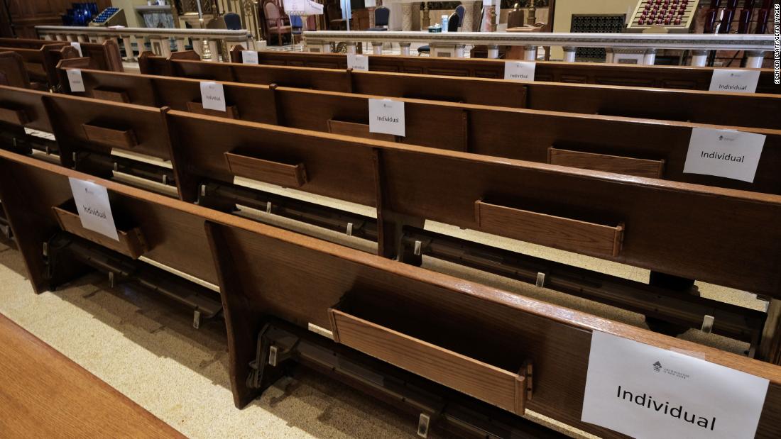 I leader religiosi mettono in guardia contro la riapertura delle chiese mentre Trump spinge per servizi di persona