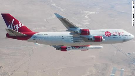 Virgin Orbit & # 39; test di caduta & # 39; un razzo da un aereo 747 35.000 piedi nel cielo