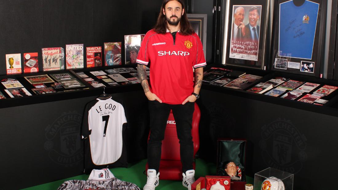 Incontra il fanatico del Manchester United che apre un museo di 33.000 pezzi in Finlandia