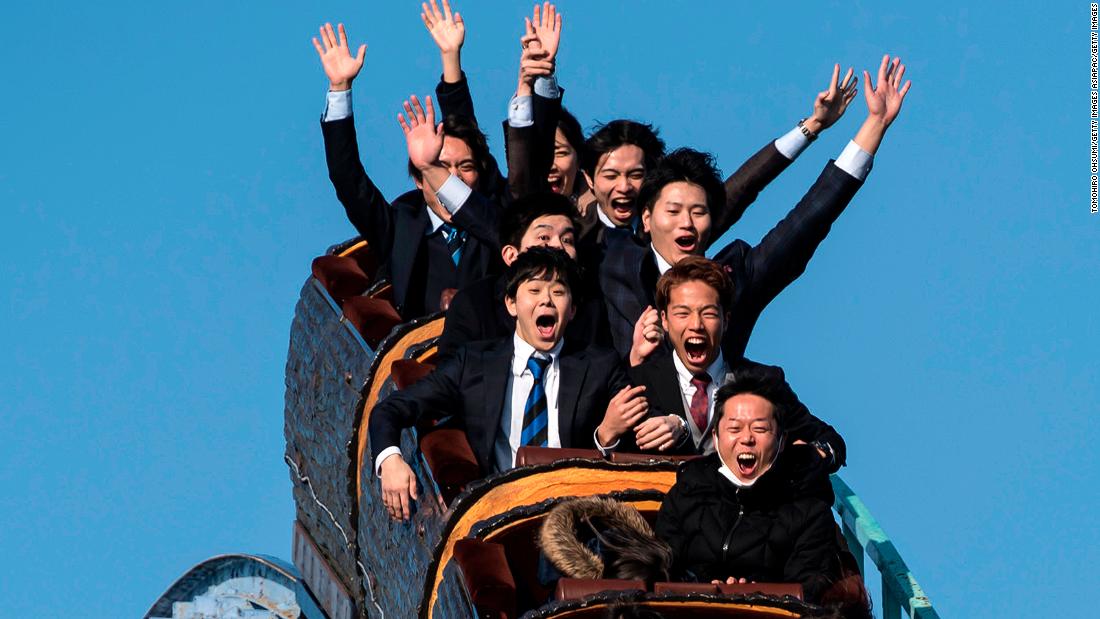 Non gridare, per favore: i parchi di divertimento giapponesi pubblicano nuove linee guida Covid-19