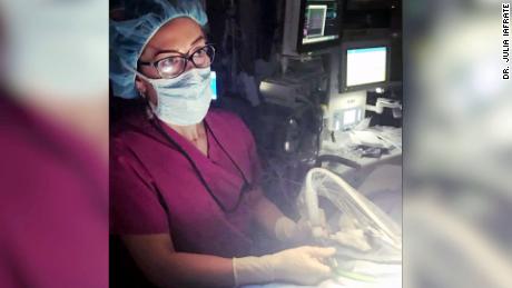 La dott.ssa Julia Iafrate è stata in prima linea per il trattamento di pazienti con coronavirus da settimane.