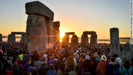 Celebrazioni del solstizio d'estate di Stonehenge annullate a causa di pandemia