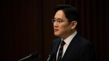 Jay Y. Lee, vicepresidente di Samsung Electronics, durante una conferenza stampa tenutasi a Seul mercoledì.