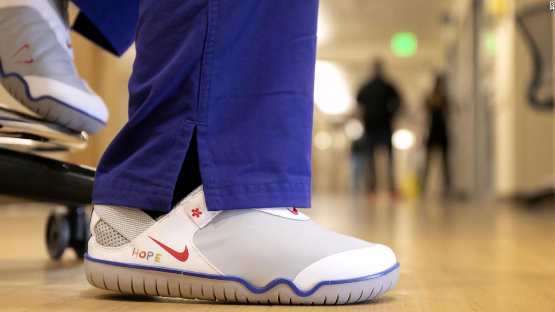 Nike donerà 30.000 scarpe ai lavoratori in prima linea che combattono Covid-19