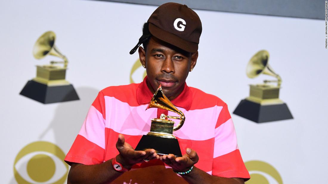 Grammy Awards per aver ribattezzato la controversa categoria "urbana"