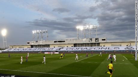Il Real Madrid ha scelto di utilizzare gli stand vuoti nell'Estadio Alfredo di Stefano per mostrare uno striscione 