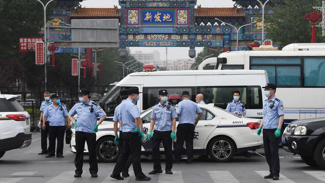 La nuova epidemia cinese di coronavirus vede Pechino adottare misure di "guerra"