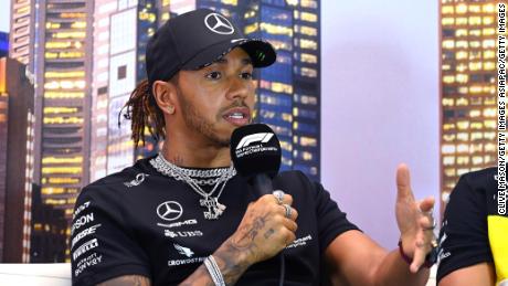 Hamilton parla ai media in una conferenza stampa prima del Gran Premio di Melbourne.